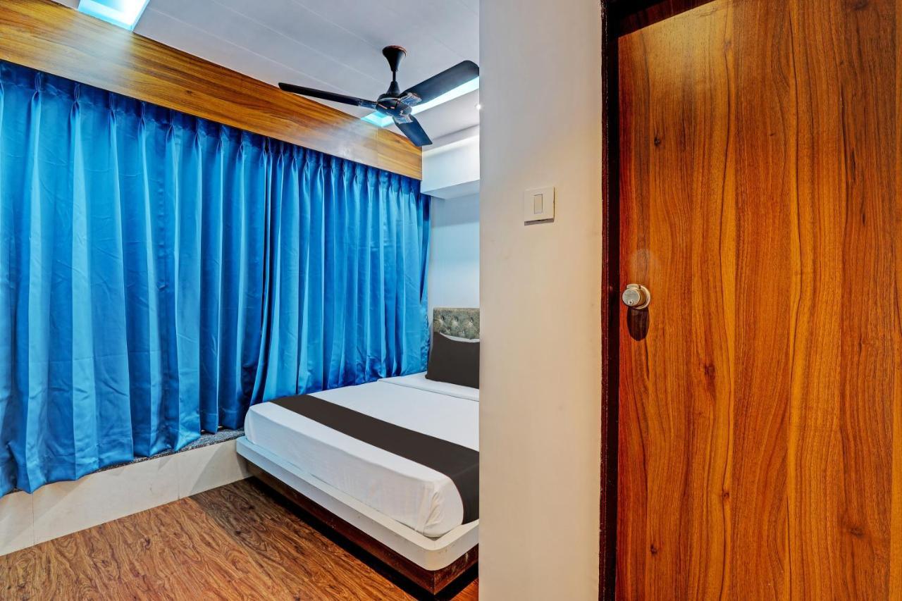 Collection O Hotel Swarg Surat Ngoại thất bức ảnh