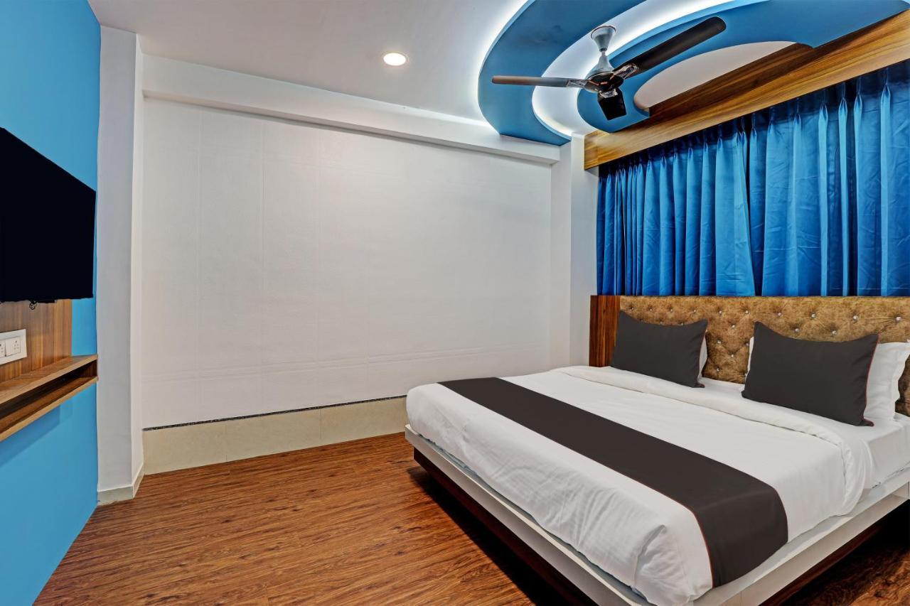 Collection O Hotel Swarg Surat Ngoại thất bức ảnh
