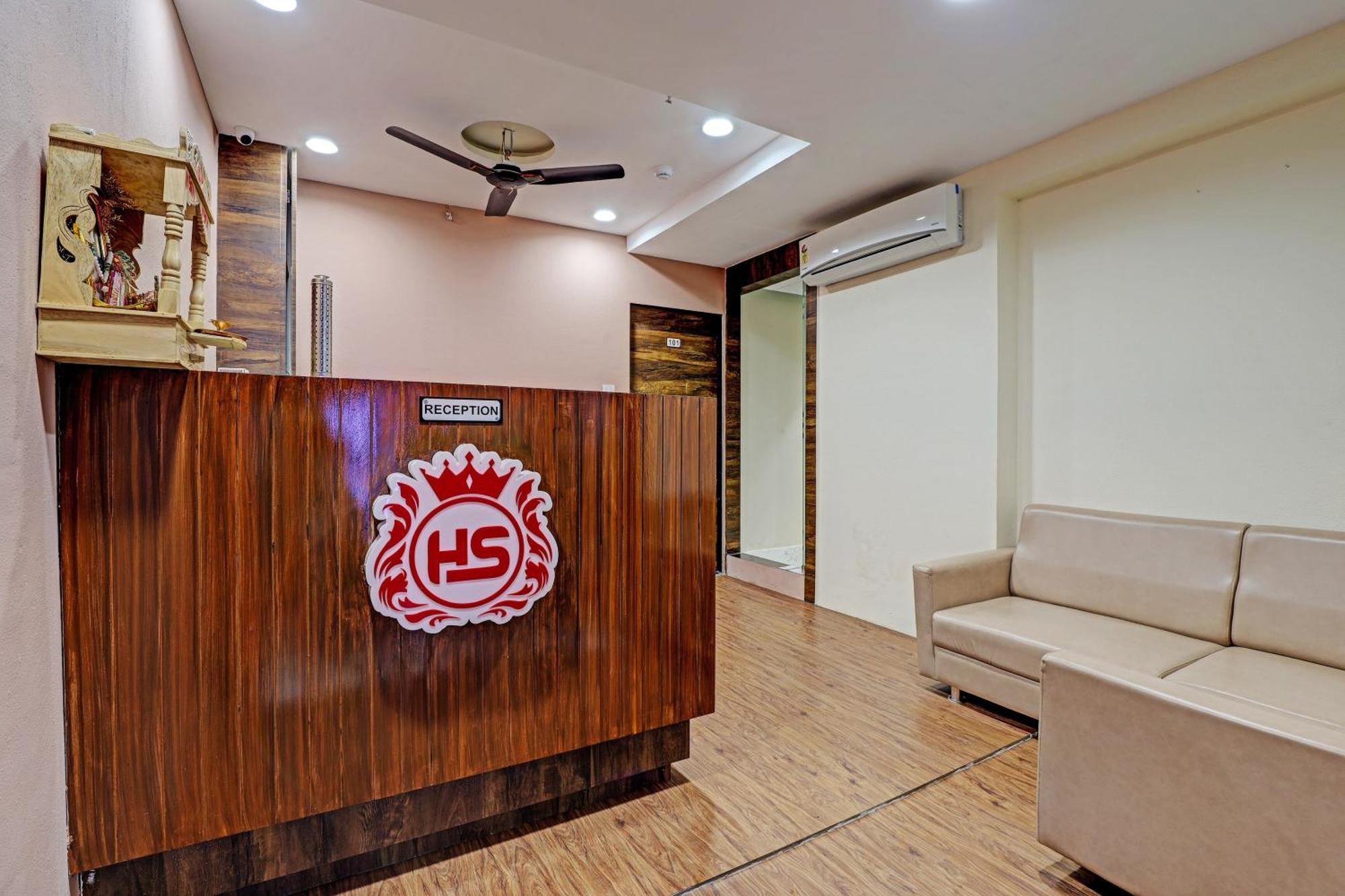 Collection O Hotel Swarg Surat Ngoại thất bức ảnh