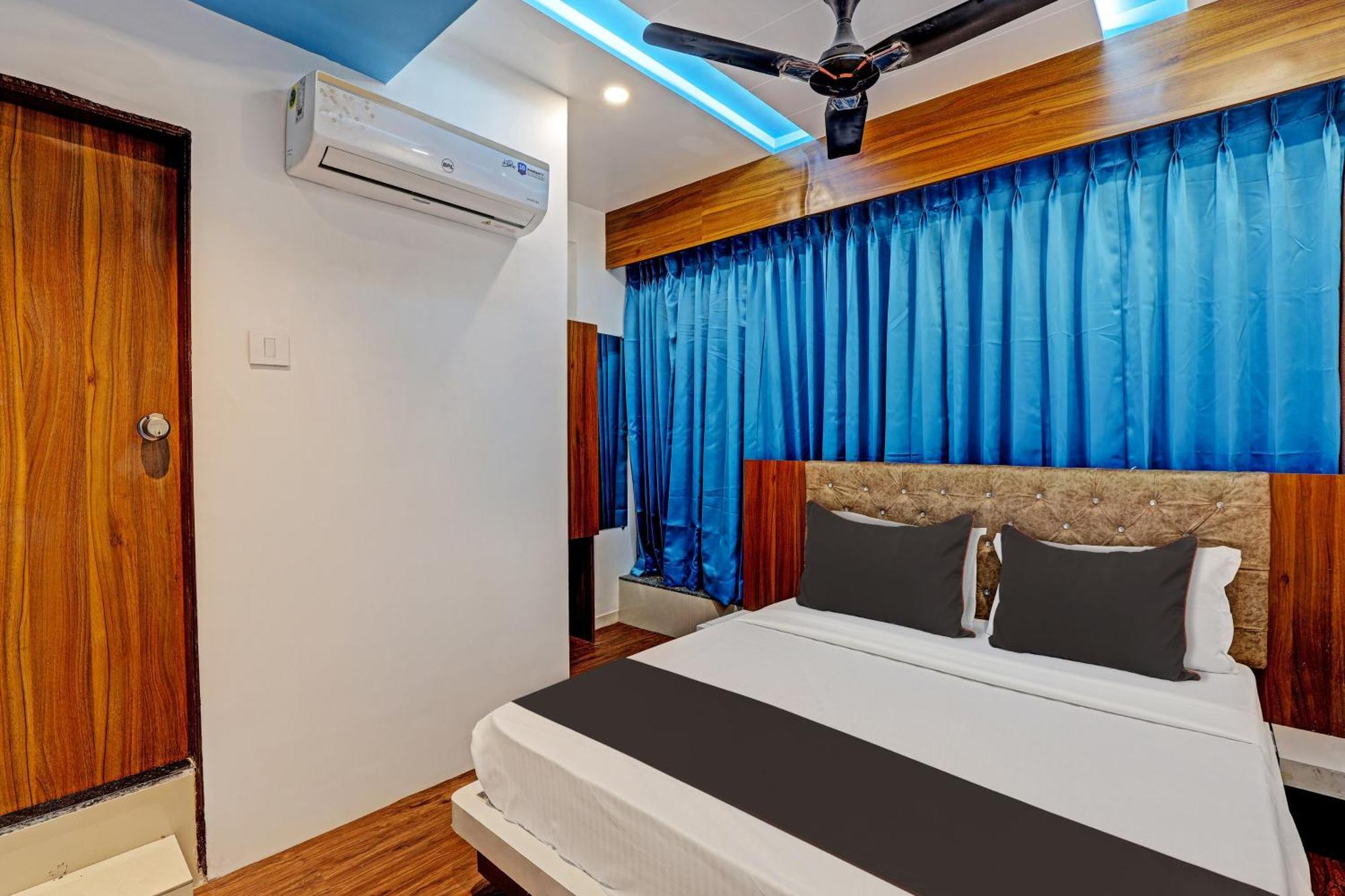 Collection O Hotel Swarg Surat Ngoại thất bức ảnh