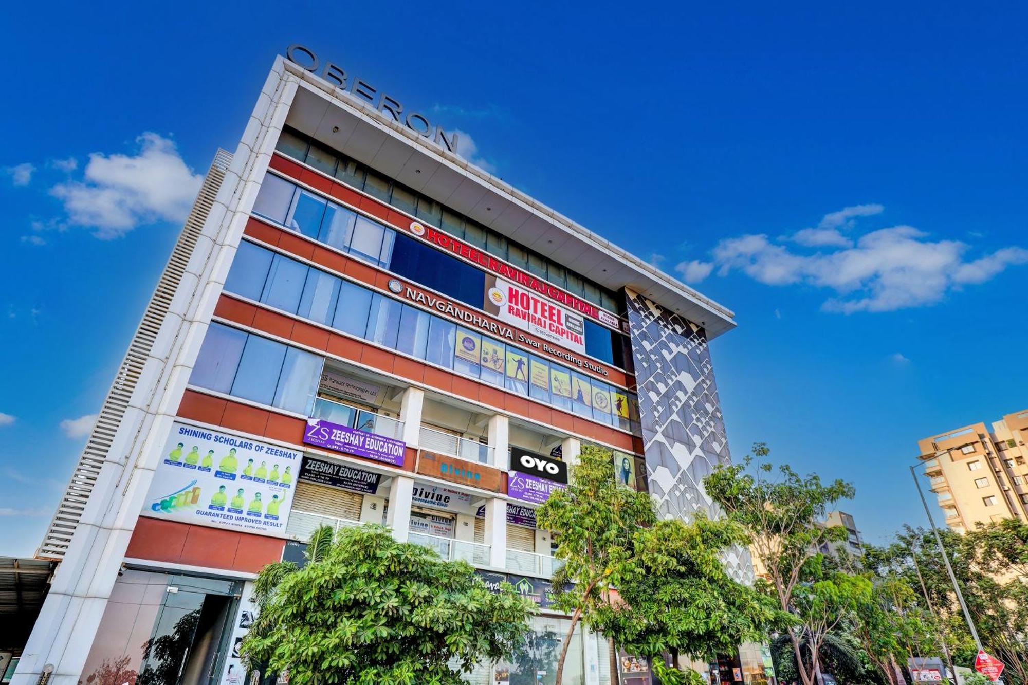Collection O Hotel Swarg Surat Ngoại thất bức ảnh