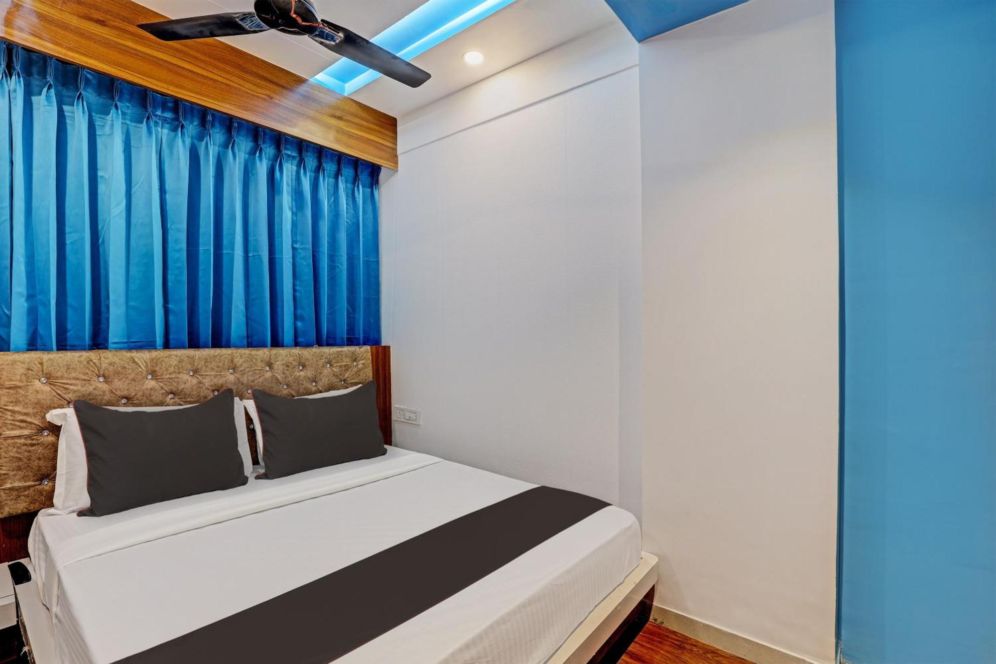 Collection O Hotel Swarg Surat Ngoại thất bức ảnh