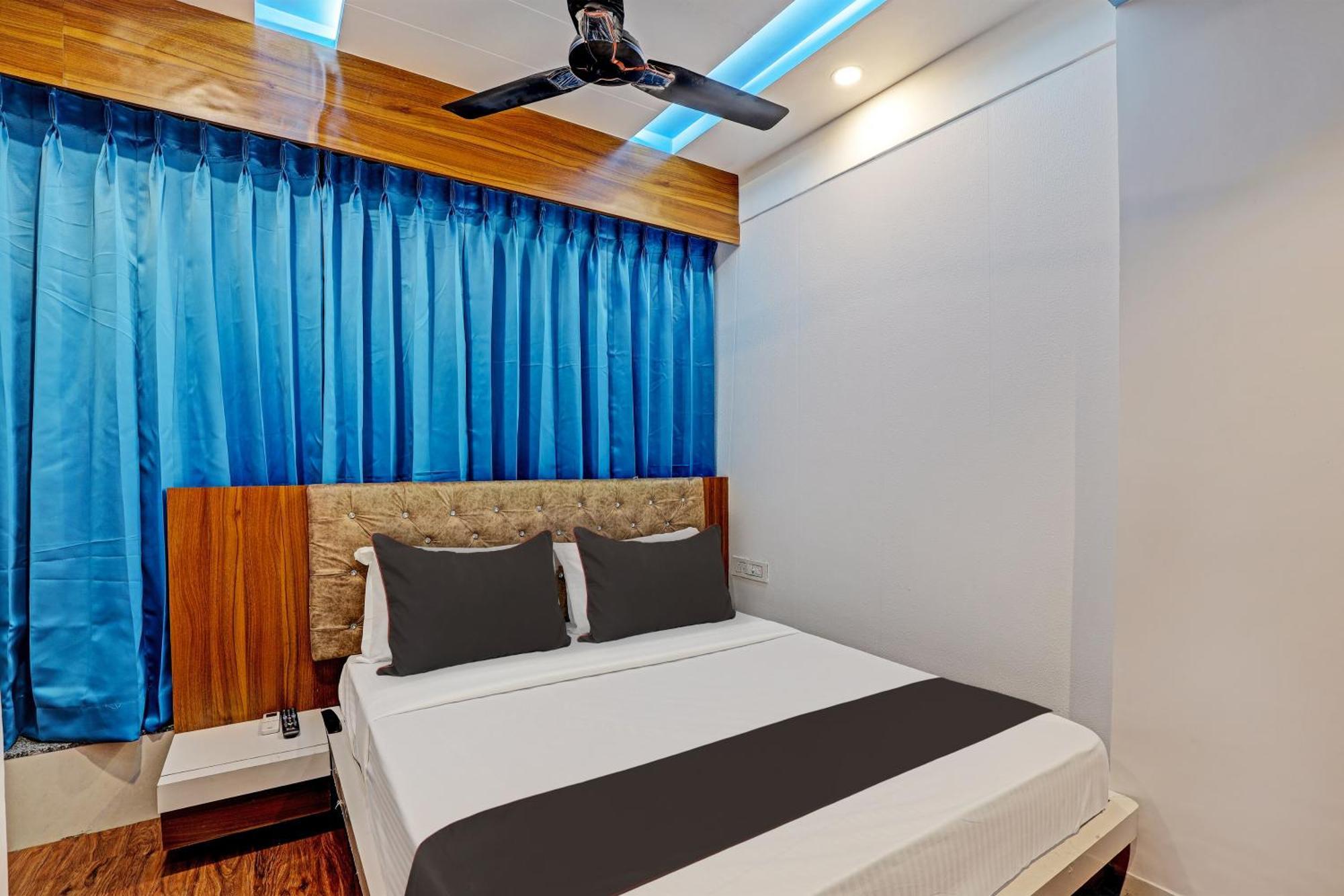 Collection O Hotel Swarg Surat Ngoại thất bức ảnh