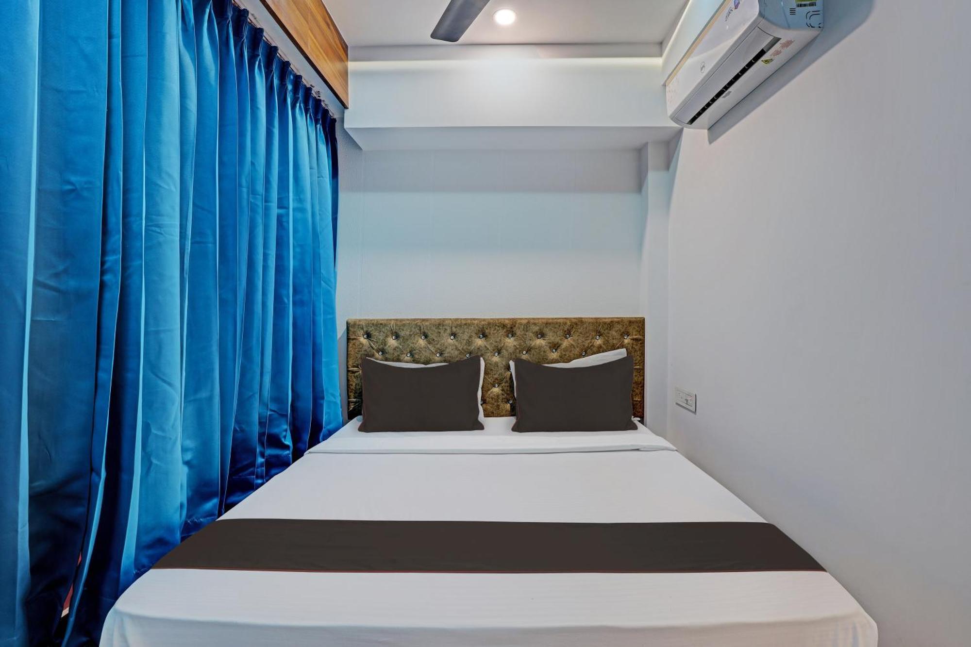 Collection O Hotel Swarg Surat Ngoại thất bức ảnh