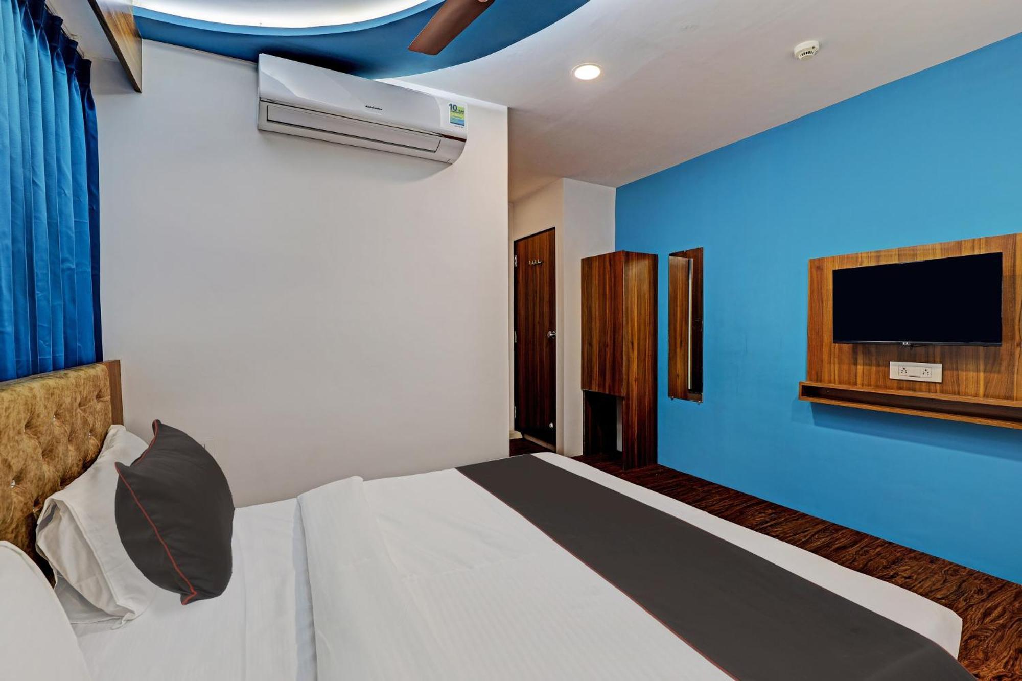 Collection O Hotel Swarg Surat Ngoại thất bức ảnh
